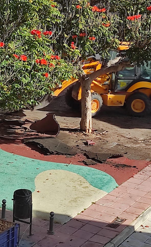 El PSOE reprocha a García Chamorro el desmantelamiento de los parques infantiles del barrio de Las Angustias en Motril